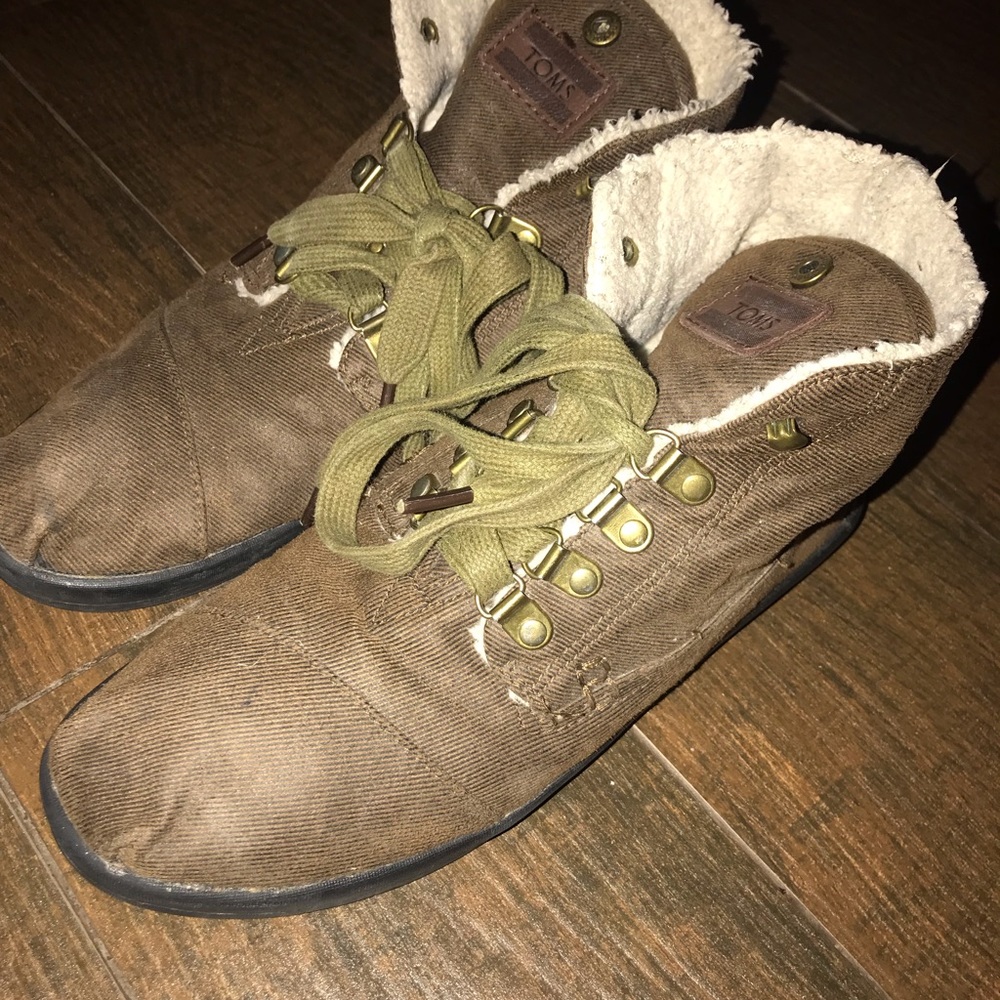 Toms canvas shoes